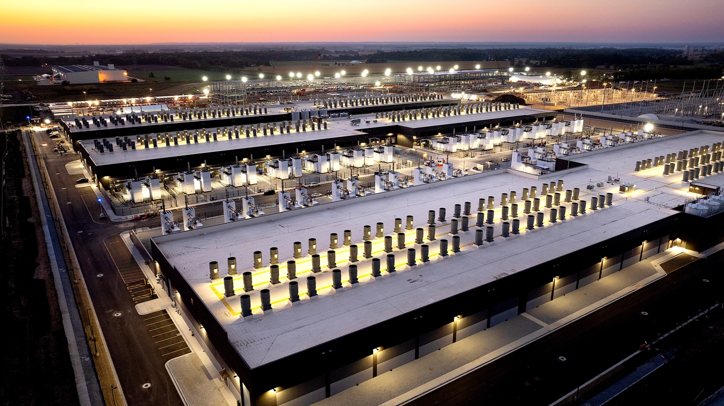 含近 50 万颗 Trainium2 AI 芯片：亚马逊 AWS 投运 Project Rainier 超级集群