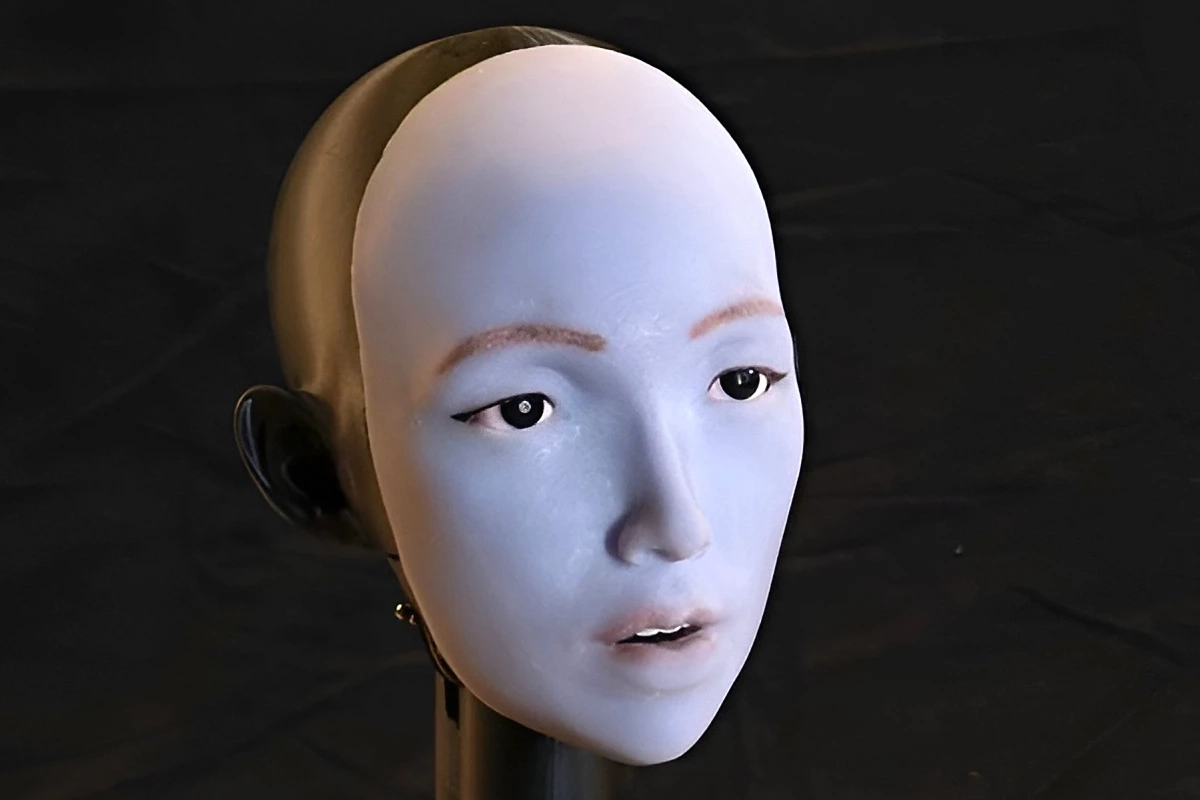 告别面瘫：EMO机器人AI自学掌握对口型，可精准模拟人类表情