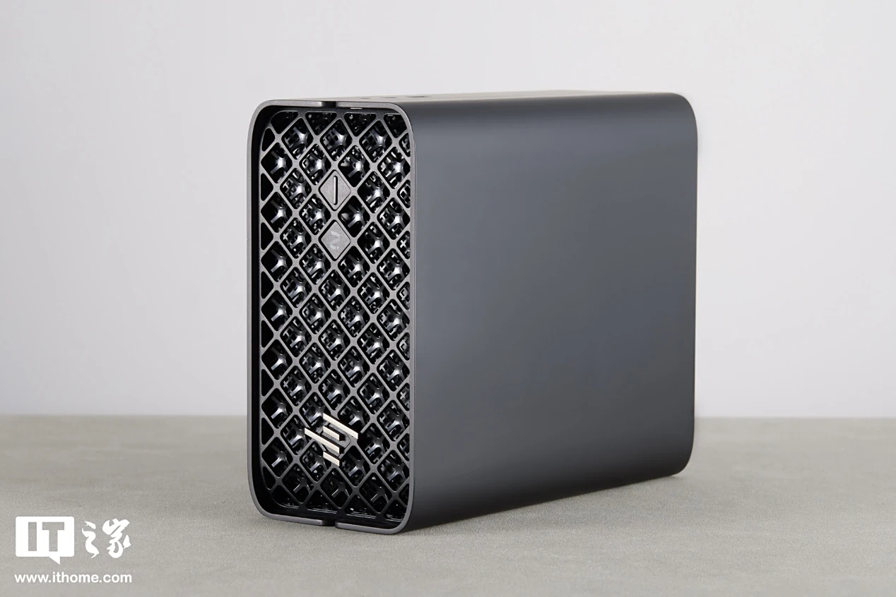 惠普Z2 Mini G1a迷你AI工作站图赏：小巧时尚，横竖皆宜