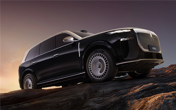 全尺寸旗舰SUV、国产“迈巴赫GLS”！岚图泰山内饰官图公布