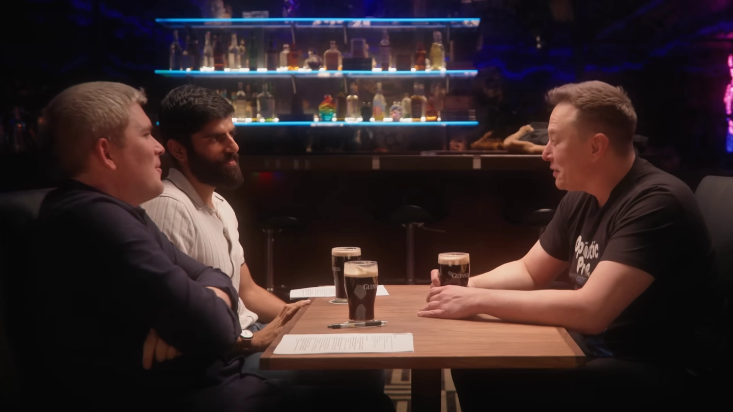 马斯克警告：如果没有AI和机器人，国债危机下美国1000%会破产