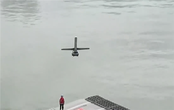 12架“云影”“翼龙”齐飞 国产中大型无人机首次公开集群亮相