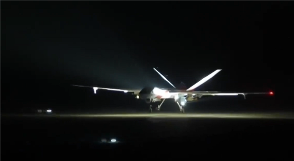 12架“云影”“翼龙”齐飞 国产中大型无人机首次公开集群亮相