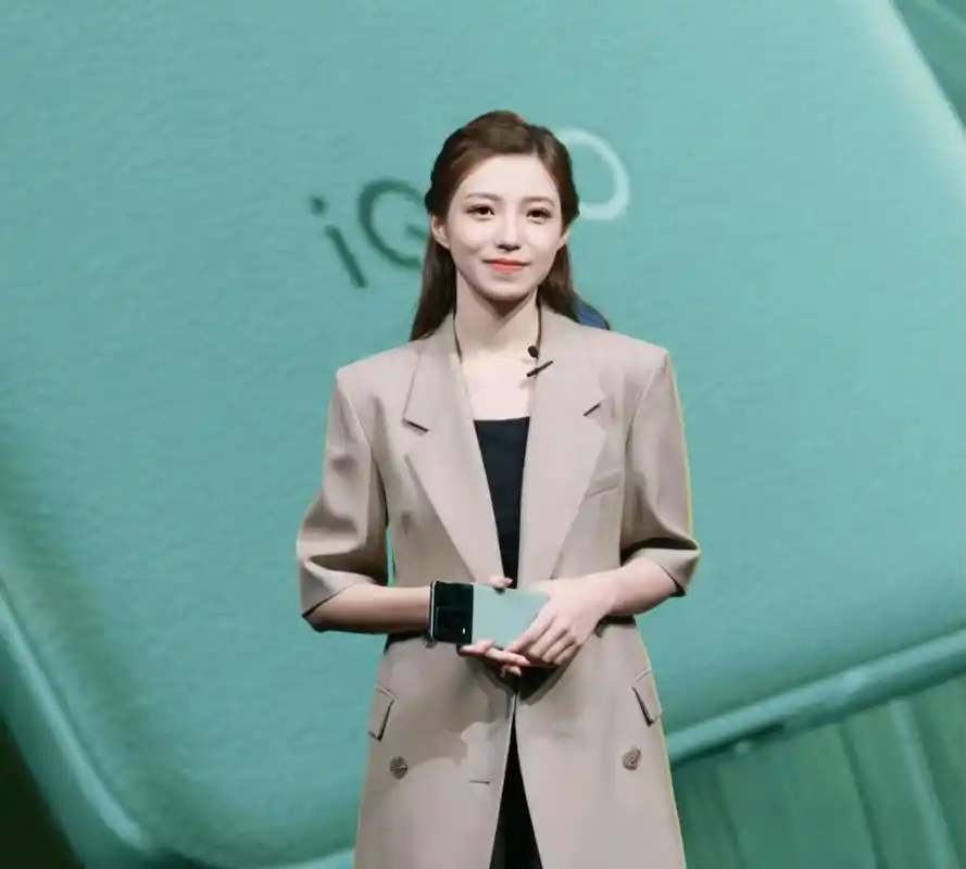 前vivo“最美产品经理”宋紫薇：入局AI硬件创业，首款产品瞄准AI化妆镜