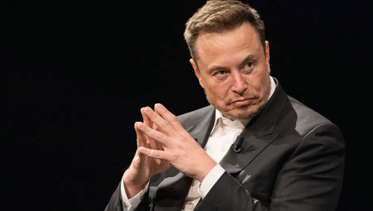 马斯克宣布xAI最早2026年实现AGI，放言两三年内战胜竞争对手