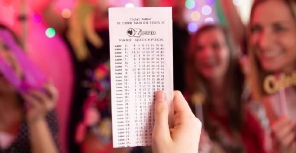 夫妇彩票中奖1500万仅告知孩子中1.5万：理由被网友直言强大