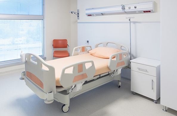 马斯克：机器人3到4年内完胜人类医生