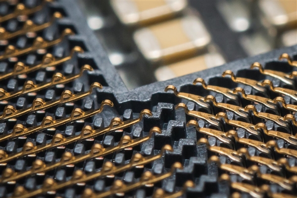 纯血美国芯片 马斯克暗示将建巨型工厂：考虑与Intel合作